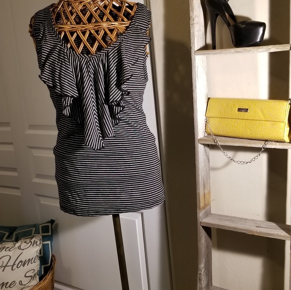 ?? Tops - Womens top in black/white strips